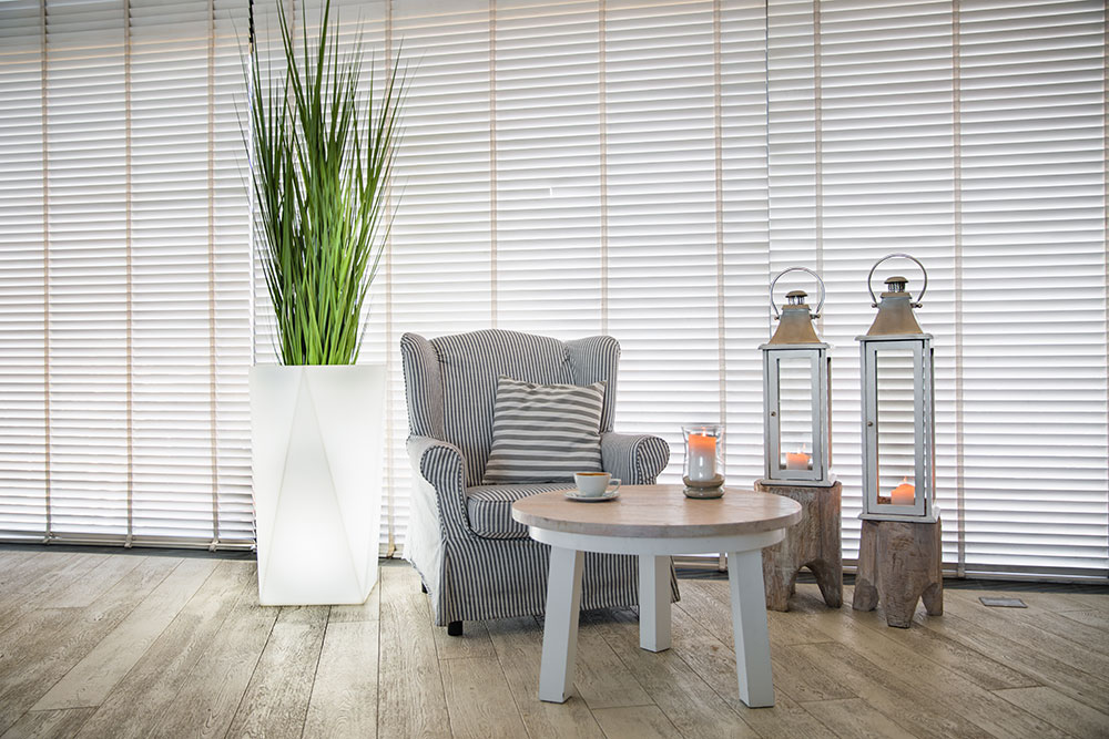 Donica geometryczna LED o barwie zimnej Nevis 90 cm